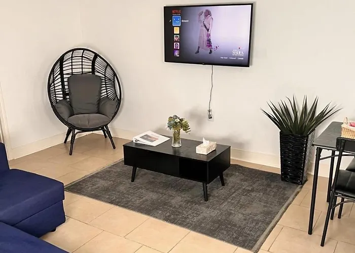 Entire Apartment Unit Plus Private Room In Spring