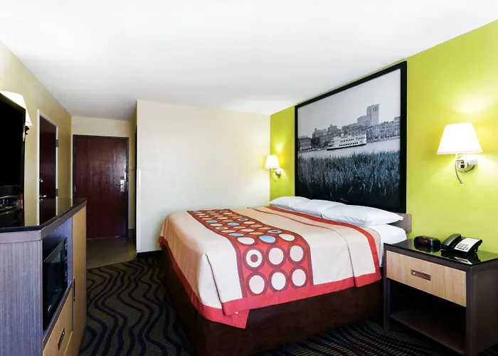 Super 8 By Wyndham Brunswick/St Simons Island Area