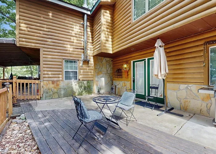 Lake Of The Ozarks Apt 3 Mi To Dtwn Shops & Dining