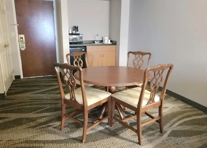 Wingate By Wyndham Raleigh Durham / Airport