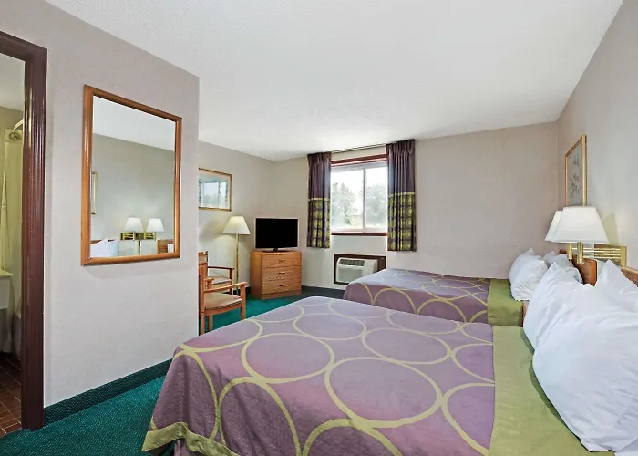 Super 8 By Wyndham Kenmore/Buffalo/Niagara Falls Area