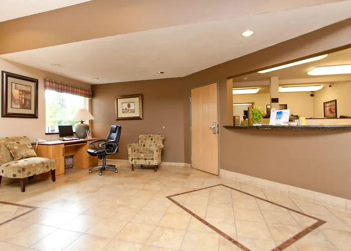 Super 8 By Wyndham Woodburn