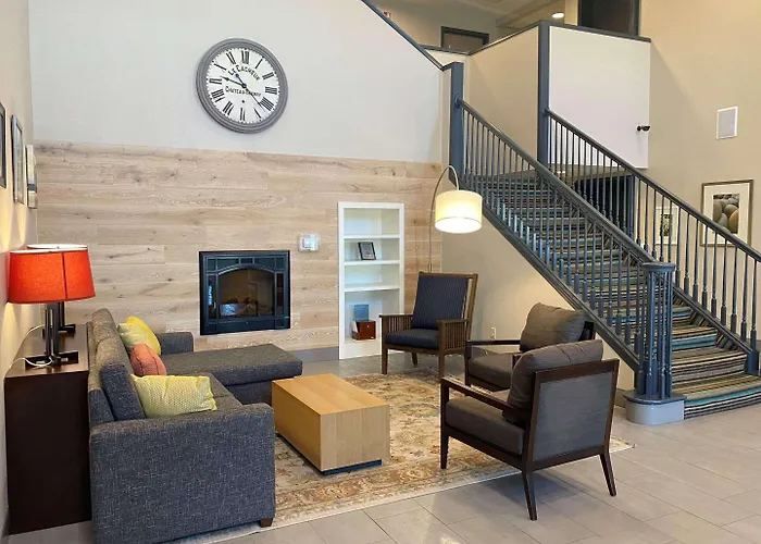 Country Inn & Suites By Radisson, Nevada, Mo