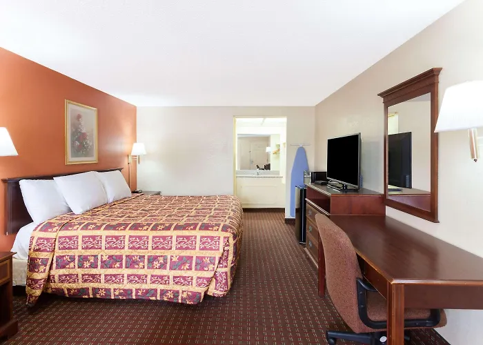 Knights Inn - Tucker