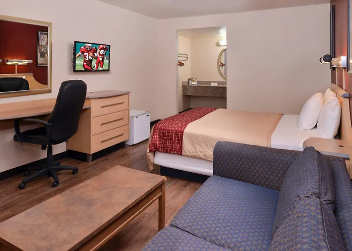 Rodeway Inn & Suites Rancho Mirage - Palm Desert Area