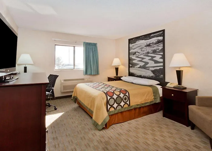 Super 8 By Wyndham Rochelle
