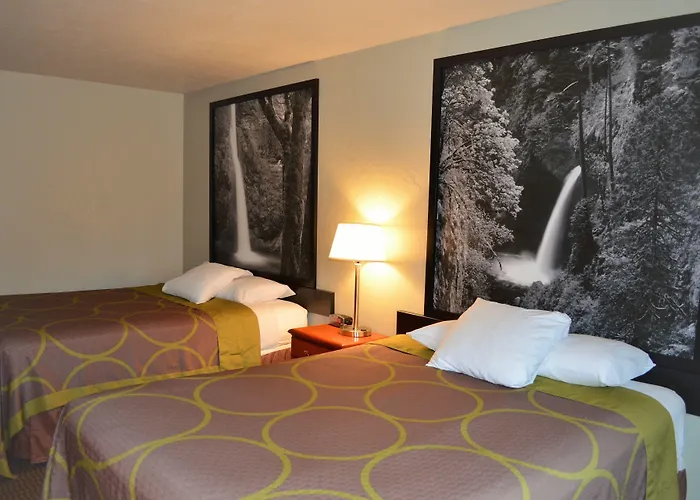 Super 8 By Wyndham Roseburg