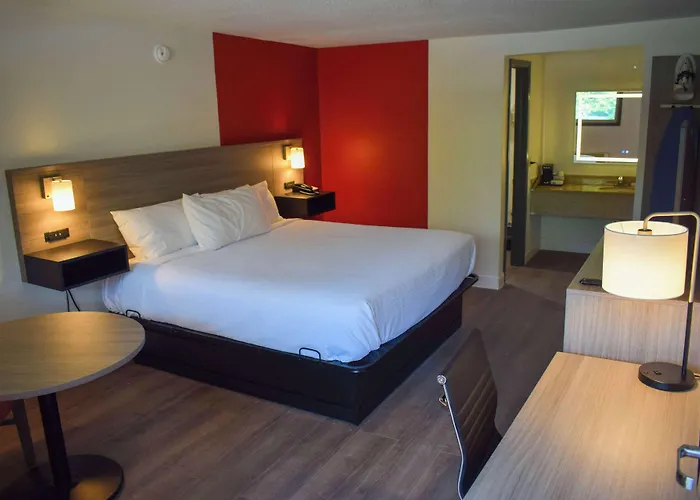 Ramada By Wyndham Cleveland Airport West