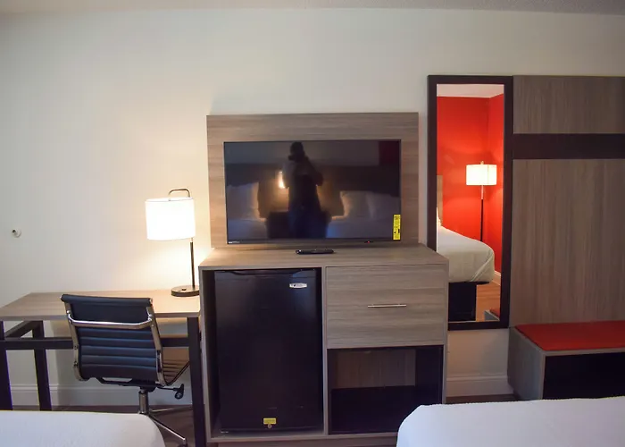 Ramada By Wyndham Cleveland Airport West