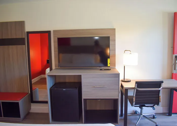 Ramada By Wyndham Cleveland Airport West