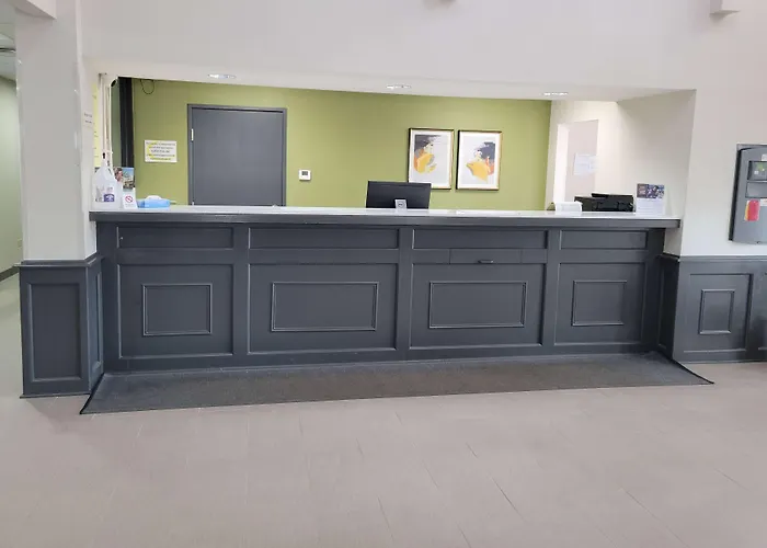 Super 8 By Wyndham Aurora/Naperville Area