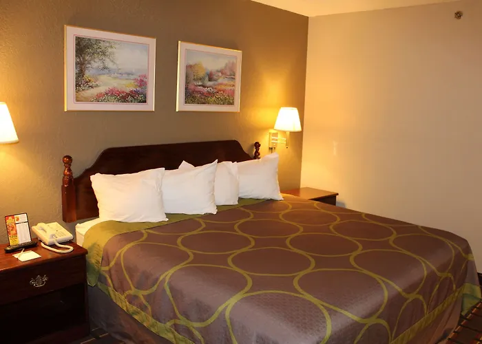 Super 8 By Wyndham Valparaiso