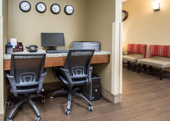 Comfort Inn & Suites Deland - Near University