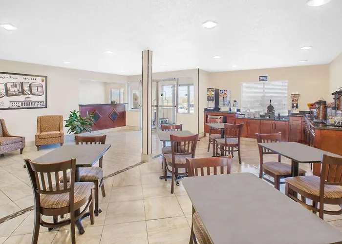 Super 8 By Wyndham Seville