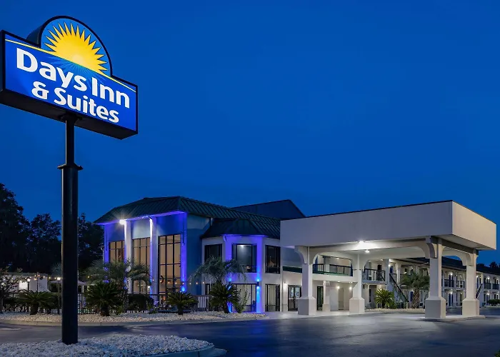 Days Inn & Suites By Wyndham Savannah Midtown