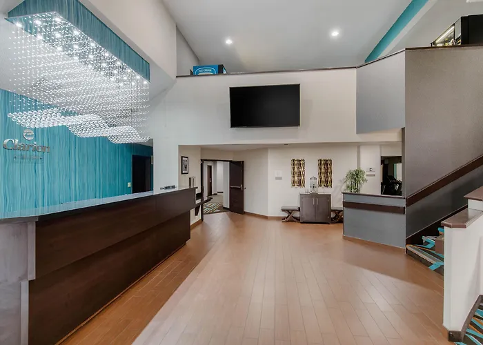 Clarion Inn & Suites Dfw North