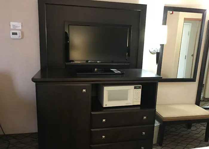 Clarion Pointe Medford