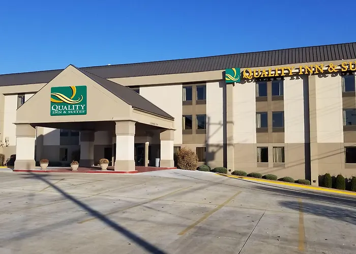 Quality Inn & Suites Quincy - Downtown