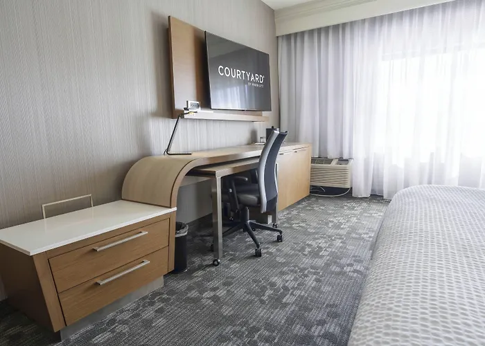Courtyard By Marriott Cleveland Willoughby