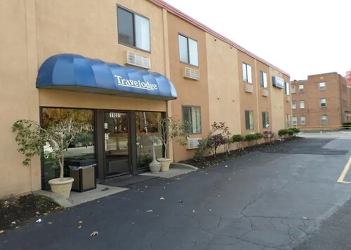 Travelodge By Wyndham Cleveland Lakewood