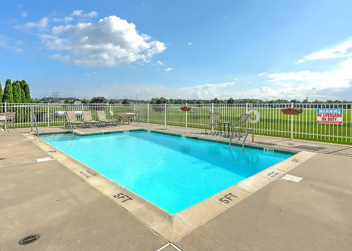 Lancaster Inn & Suites