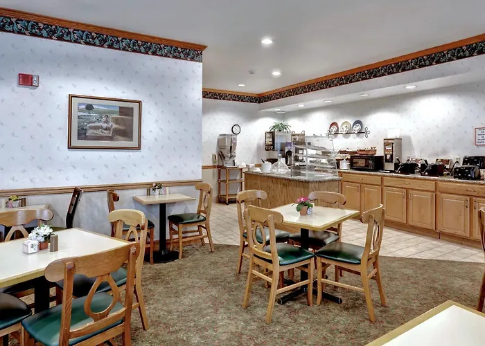Lancaster Inn & Suites