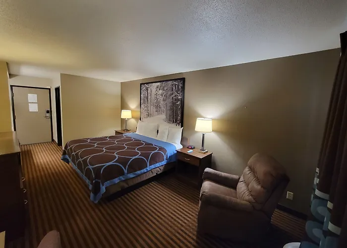 Super 8 By Wyndham Portage