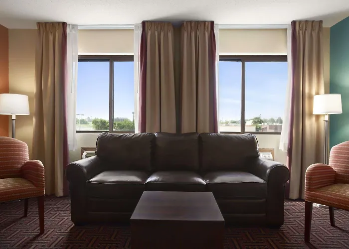 Super 8 By Wyndham Fairview Heights-St. Louis