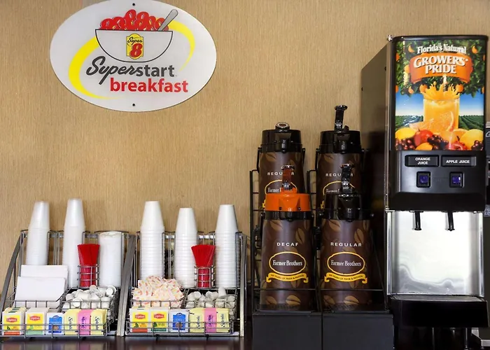 Super 8 By Wyndham Fairview Heights-St. Louis