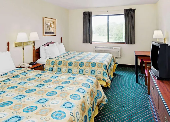 Super 8 By Wyndham Omaha Eppley Airport/Carter Lake