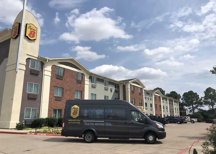 Super 8 By Wyndham Bedford Dfw Airport West