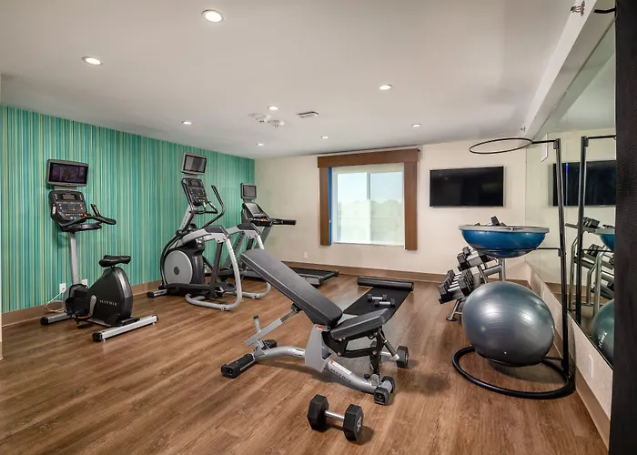 Holiday Inn Express & Suites Chatsworth By Ihg