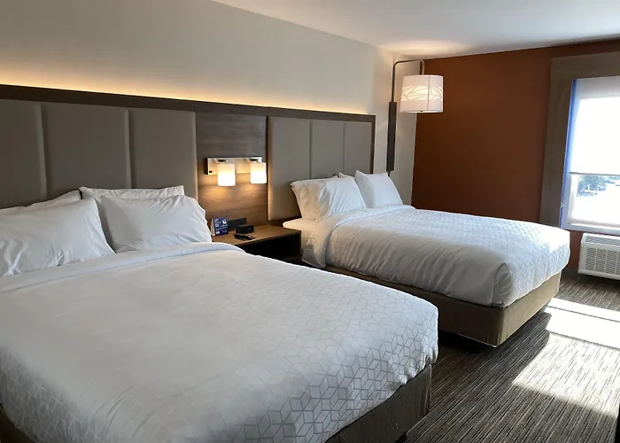 Holiday Inn Express & Suites Chatsworth By Ihg