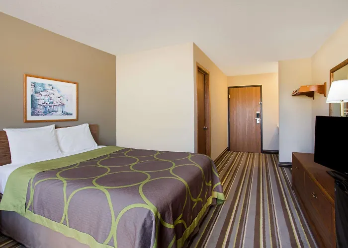 Super 8 Charles City