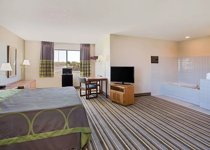 Super 8 Charles City