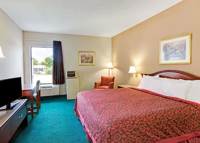 Days Inn & Suites By Wyndham Louisville Sw