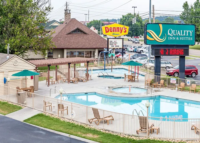 Quality Inn & Suites At Dollywood Lane