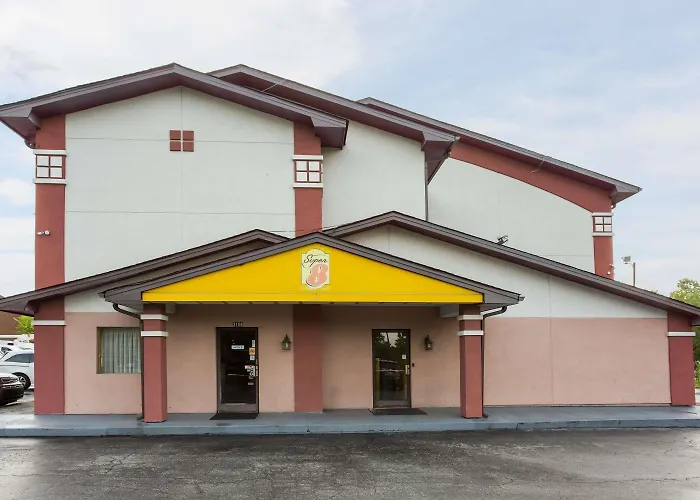 Super 8 By Wyndham Greensboro/Coliseum/Conv.