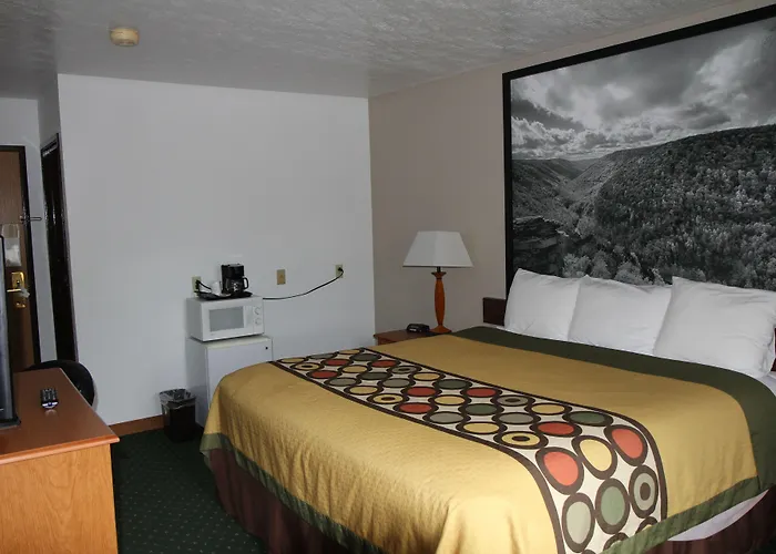 Super 8 By Wyndham Fairmont