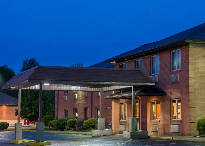 Super 8 By Wyndham Fairmont