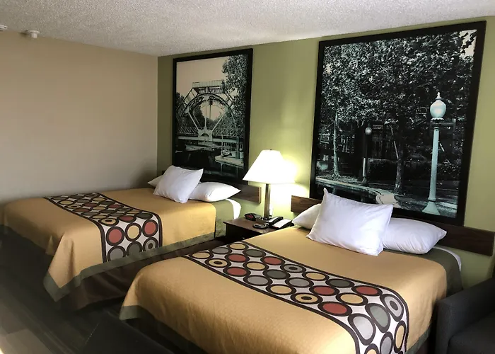 Super 8 By Wyndham Natchitoches