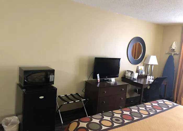 Super 8 By Wyndham Natchitoches