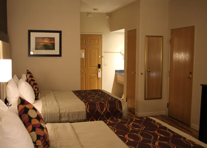 Best Western Plus Des Moines West Inn & Suites