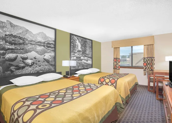 Super 8 By Wyndham Riverton