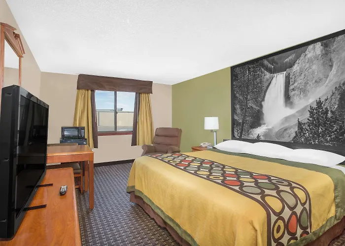 Super 8 By Wyndham Riverton