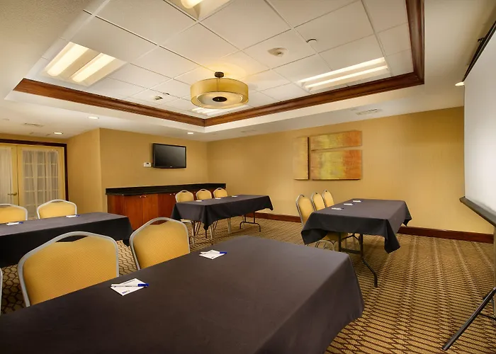 Holiday Inn Express & Suites Manassas By Ihg