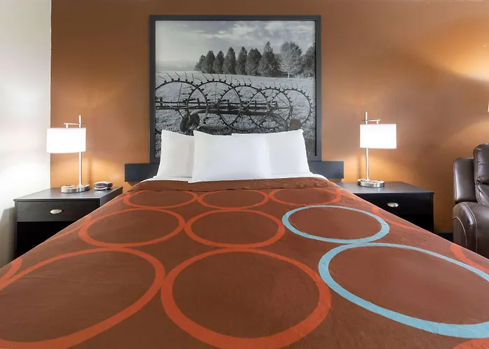 Super 8 By Wyndham Wooster
