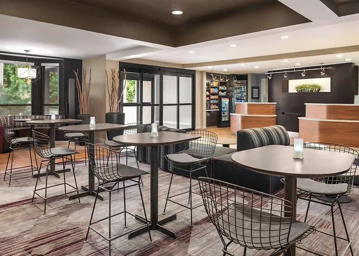 Courtyard By Marriott Dayton North