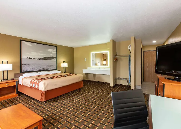 Super 8 By Wyndham Ottawa