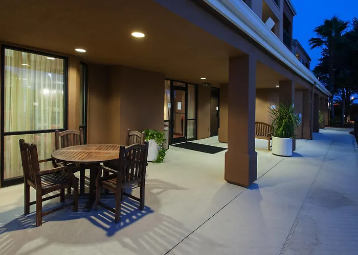 Courtyard By Marriott Lakeland